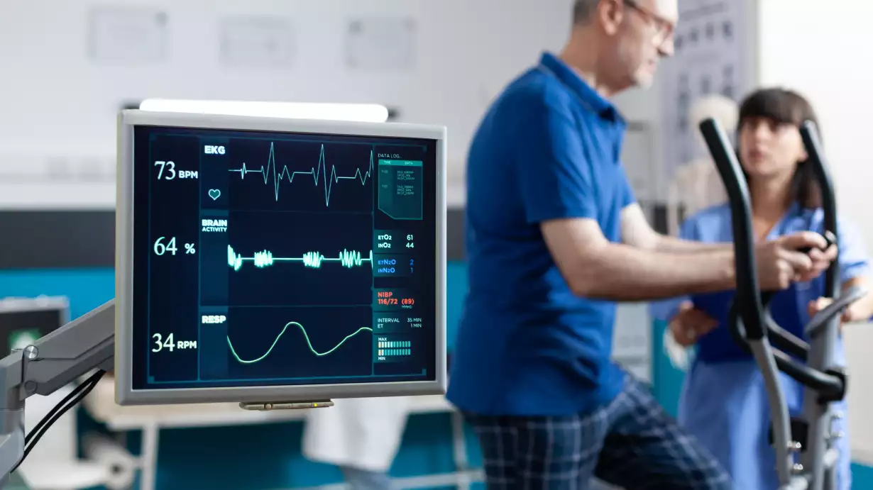 close-up-heart-rate-monitor-measuring-heartbeat-patient-doing-gymnastics-physical-recovery-retired-man-using-sport-equipment-exercise-physiotherapy-strength